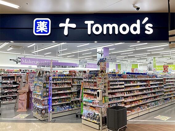 トモズ　横浜岡...