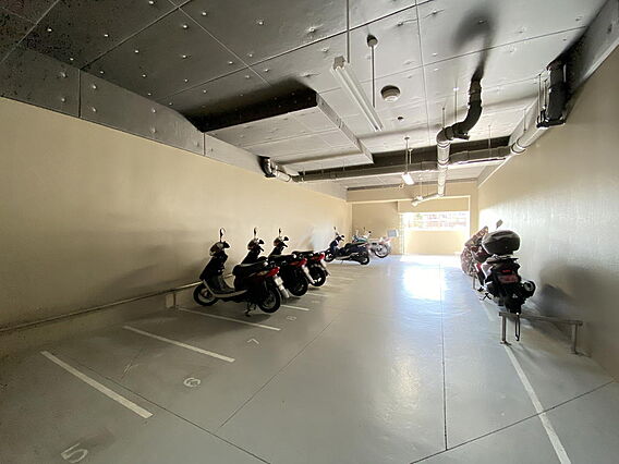 【バイク置き場...