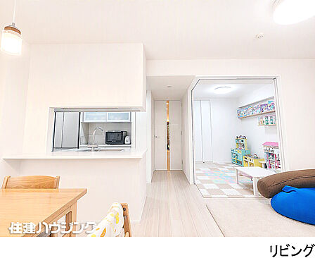 隣接の5帖の洋室はお子様の遊び場にもなります