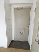 機能的な玄関内部