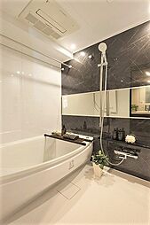 [風呂] ゆっくり休める1418サイズの浴室です。浴室換気乾燥機、追焚き機能完備。