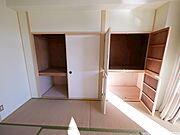 押入