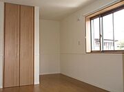 角部屋で明るいです。