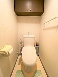 [トイレ] 清潔感のある白を基調とした落ち着ける空間