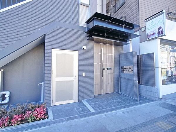 ＹａｍａｚａｋｉＳｅｋｉｙｕＢＬＤ 3階 | 東京都日野市多摩平 賃貸マンション エントランス