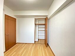 [子供部屋] お部屋を最大限広く使って頂けるよう、全居室に収納スペース付。