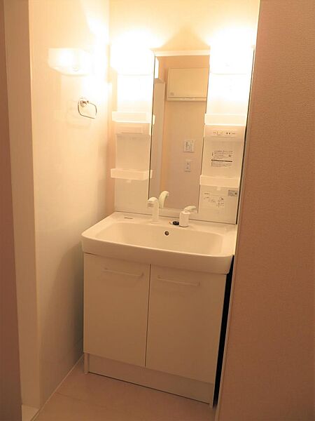 画像9:洗面室にはシャワードレッサーを搭載です。