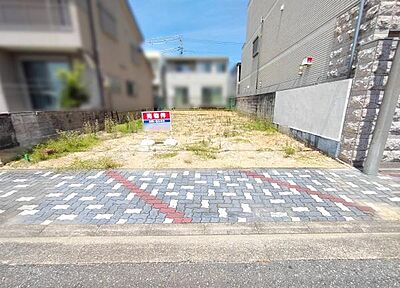 外観：現地と前面道路