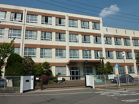 名古屋市立表山小学校まで1060m