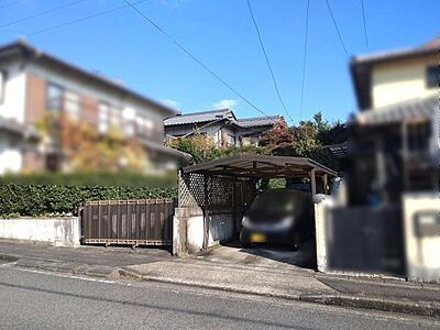 外観:現地と前面道路 外観:現地と前面道路