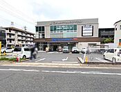B＆Dドラッグストア塩釜口店まで650m