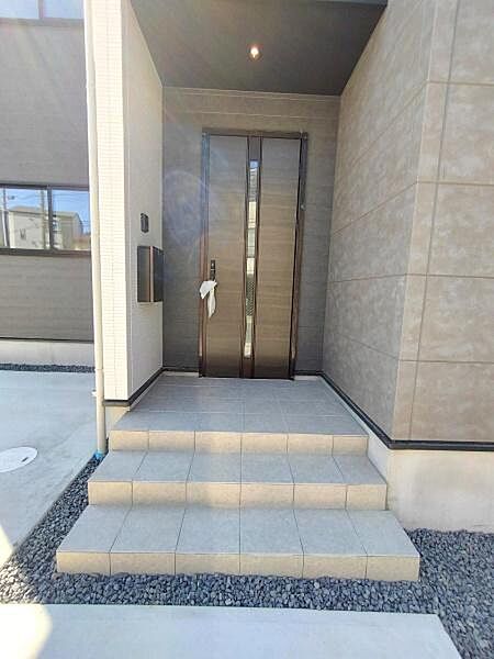 玄関を拡大表示