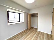 北東側4.6帖洋室(北面バルコニー付)