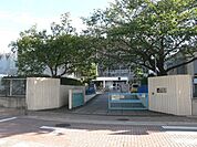 名古屋市立引山小学校まで70m