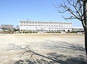 東郷町立高嶺小学校まで1300m