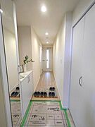 明るい白の玄関ホール！