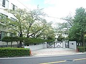 名古屋市立西山小学校まで720m