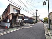 現地と前面道路(建物解体前)