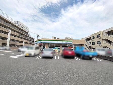 ファミリーマート藤が丘南店まで520m
