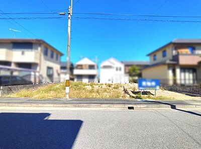 外観:現地と前面道路 外観:現地と前面道路