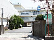 横浜市立名瀬中学校まで500m