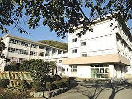 横須賀市立野比中学校まで785m