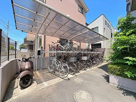 駐輪場・バイク置き場。
