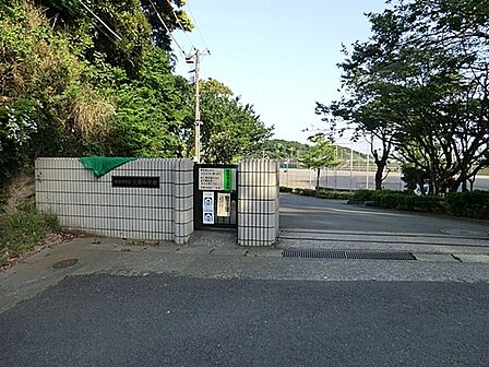 横須賀市立大楠中学校まで1350m