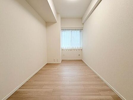子供部屋5.2帖！お子様部屋やお仕事部屋としてもお使いいただけます！ご家族の成長に合わせたお部屋の使い方ができそうです！