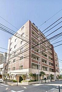 外観:3路線利用可能の立地。スーパー、ドラッグストア、コンビニ徒歩10分圏内。共用部はオートロックや宅配ボックスが完備され、セキュリティ面と利便性に優れています。 外観:3路線利用可能の立地。スーパー、ドラッグストア、コンビニ徒歩10分圏内。共用部はオートロックや宅配ボックスが完備され、セキュリティ面と利便性に優れています。