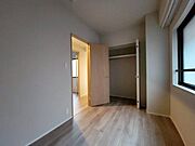4.1帖の洋室～プライベートな時間を心豊かに過ごせる落ち着いた内装仕様です。子ども部屋やゲストルーム、趣味のスペースなど多目的に利用できます。