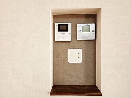 奥様やお子様だけでご在宅が多い方も安心のTVモニター付インターホン。突然の来訪も天候や時間帯に関係なく鮮明な画像で確認することができます。