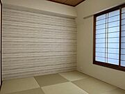 市松模様のように交互に敷かれたデザイン性の高い畳は、隣接する洋室やリビングとも雰囲気が馴染みやすく、家全体のインテリアに統一感を与えます。