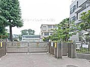 横浜市立三ツ沢小学校まで640m
