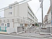 横浜市立岸谷小学校まで560m