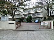 横浜市立大鳥中学校まで700m