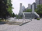 大通り公園まで100m