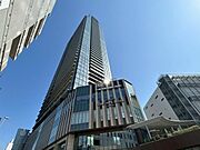 横浜駅直結徒歩3分のタワーレジデンス～住宅・商業施設・ホテル等が併設された大規模複合再開発マンションです。大切なペットと一緒に暮らせます（細則有）。