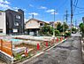 その他：すっきりと整備された前面道路により、お車の出し入れや毎日の歩行もゆとりを持って行えます。交通量が過度に多くない閑静な住宅街に位置しています。