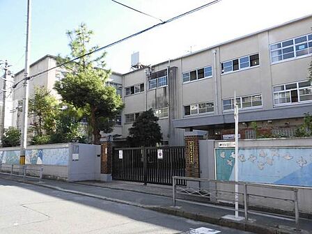 京都市立松原中学校まで235m