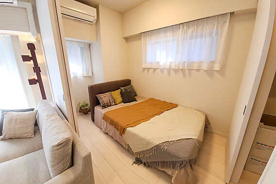 南西角部屋の明...