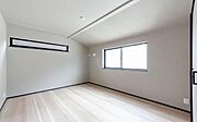 「陽の恵み」　爽やかな陽ざしを感じられる日当たりの良い洋室早起き爽やか、元気な一日に大切な陽の恵み。