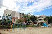 平方小学校まで1310m