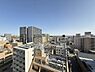 その他：現地からの眺望は遠くまで広がる開放感があります。高層階ならではの見晴らしが魅力です。周囲の建物や街並みが一望でき開けた景色が楽しめます。晴れた日には青空が映えすっきりとした印象です。