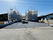 ■完成物件もご案内可能■・ご案内時には実際の立地に加え、同メーカー・同仕様の完成物件もご案内可能です。・現地と建物を実際にご覧いただく事で、新居で生活している様子がイメージしやすくなります。