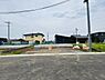 その他：落ち着いた住宅街に位置し前面道路の幅もゆったりしています。周囲には戸建てが並び開放感のある土地です。整った地形で建築計画がしやすい印象です。新築用地としてご検討いただけます。