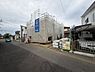 その他：落ち着いた住宅街に位置する新築物件です。角地に面しており車の出入りもしやすい環境となっています。道路幅も広く生活動線が確保されています。現在建築中で完成後の新たな住環境が期待できます。