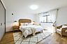 洋室：「Bed Room」落ち着いた色合い、シンプルなデザイン。寝室として大事なお部屋です。（本画像はCGにて家具を配置しております。実際に家具はおかれておりません。）