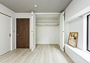 「クローゼット収納」奥行も納得サイズのクローゼット。