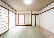 「癒しの畳空間」何故か、ホッとする空間、和室は欲しいと感じる方は多いはずです。お客様のおもてなし等、お布団の収納など収納に長けているのも和室の特徴です。